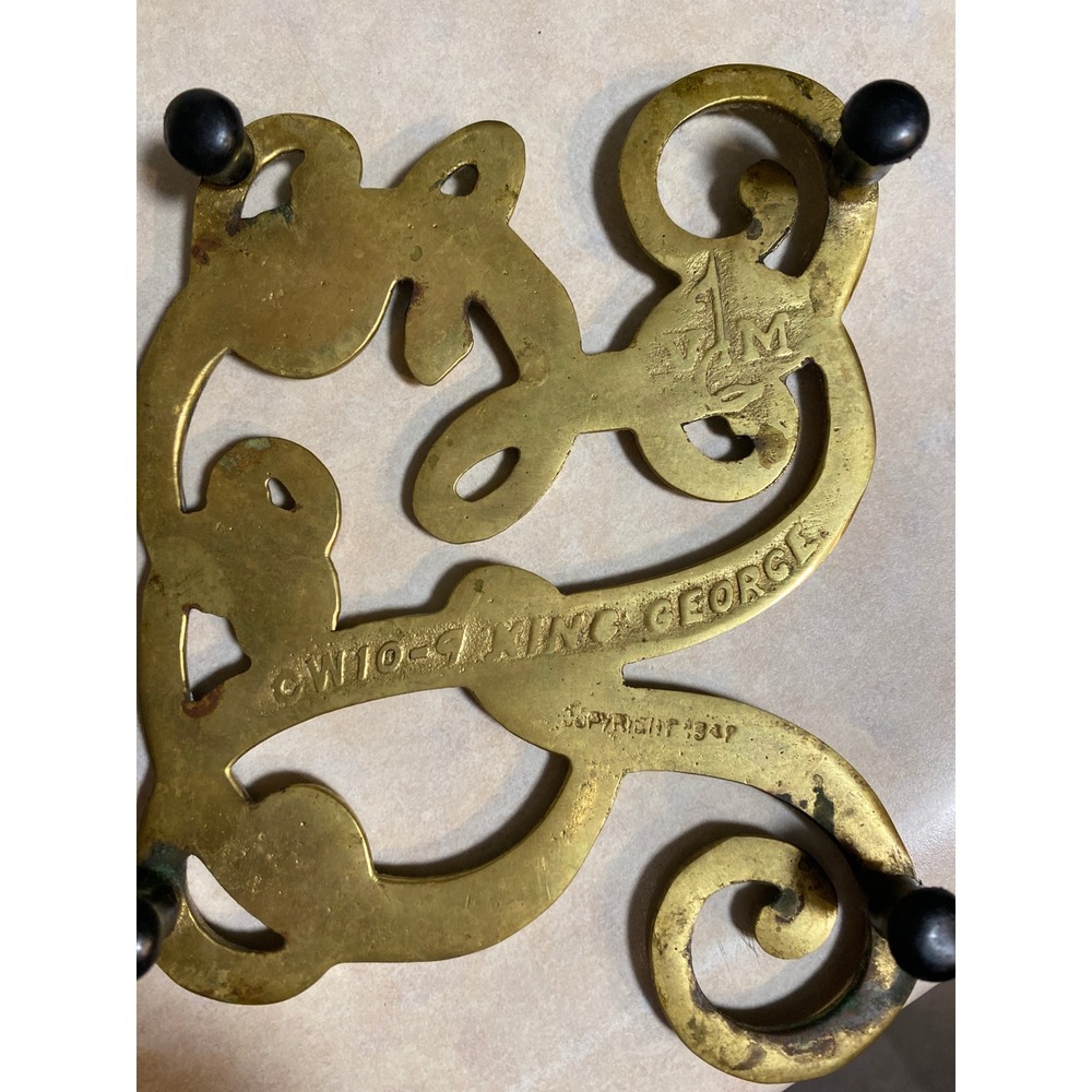 Virginia Metalcrafters Brass Trivet CW‎ 10-9 King George Unpolished Patina 1949 - Picture 2 of 2